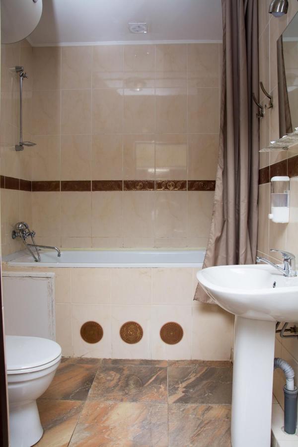 Faraon Hotel Ivano Frankivsk Bagian luar foto