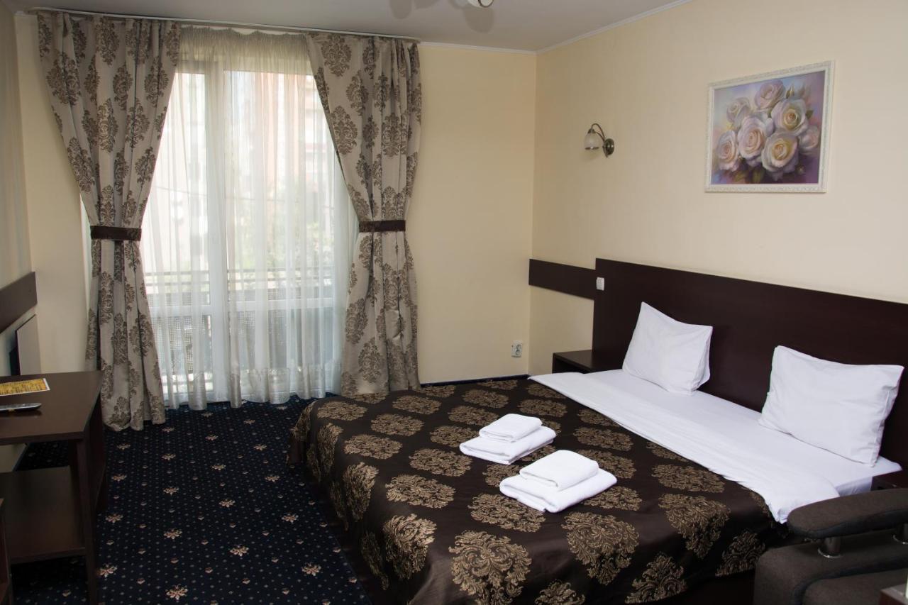 Faraon Hotel Ivano Frankivsk Bagian luar foto