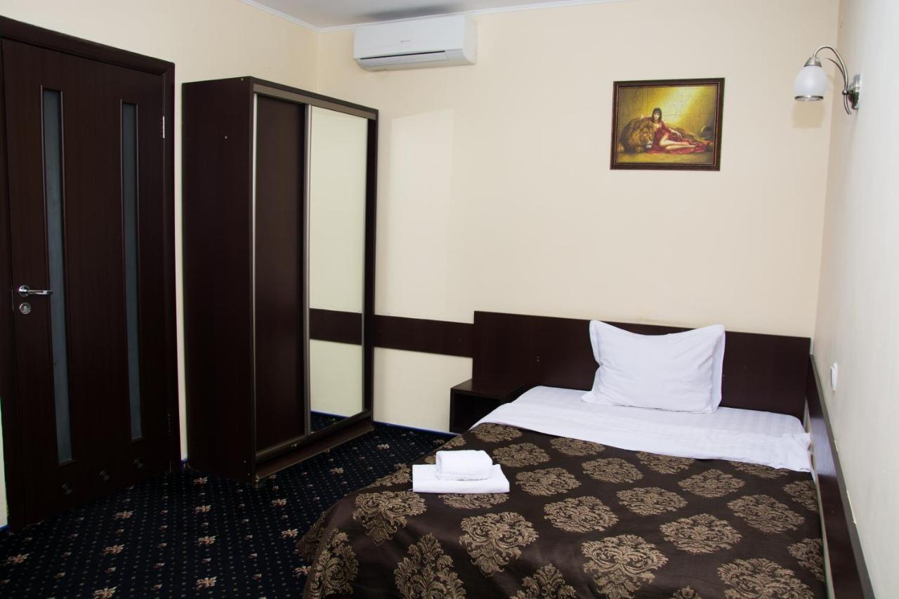 Faraon Hotel Ivano Frankivsk Bagian luar foto