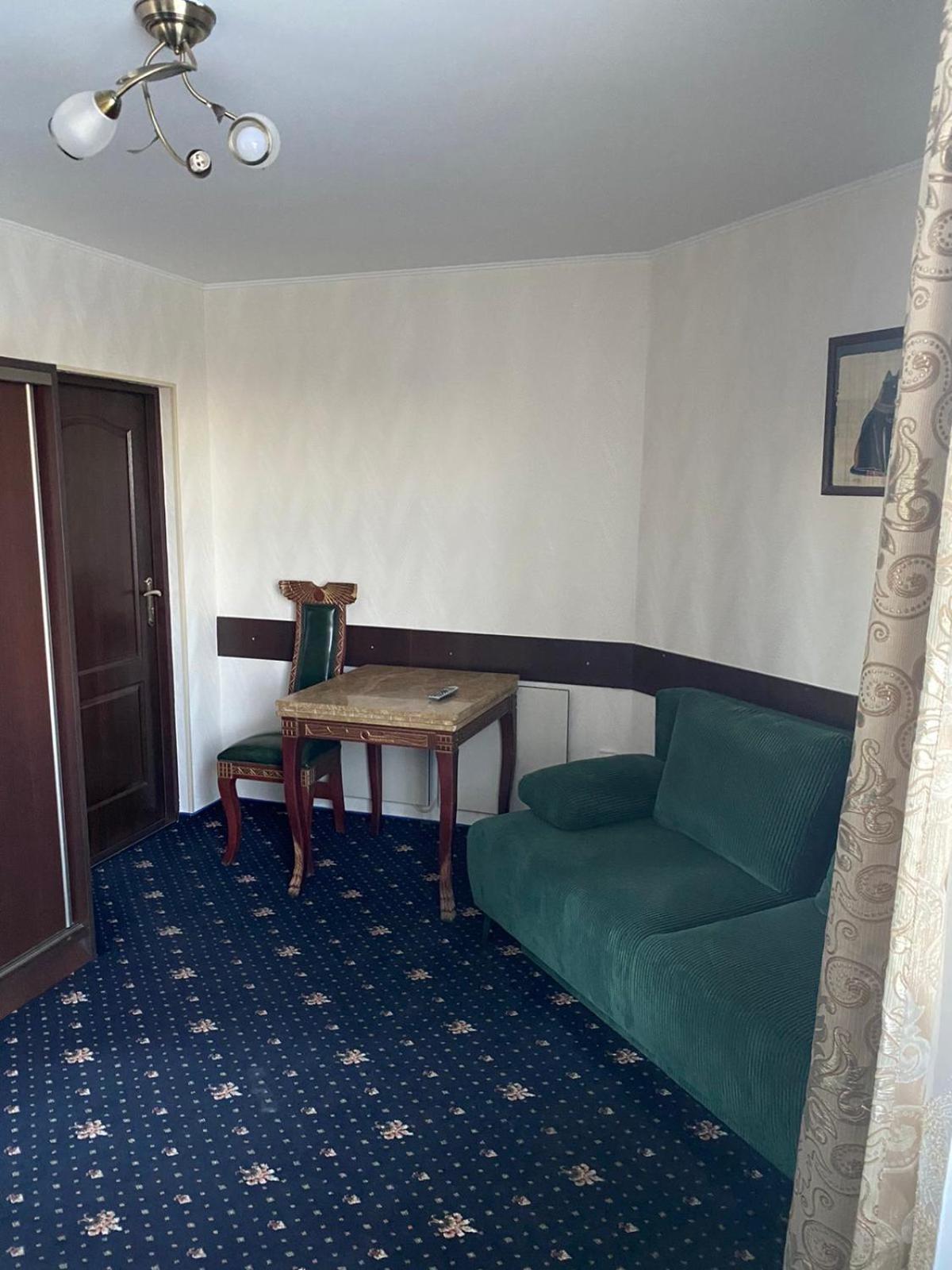 Faraon Hotel Ivano Frankivsk Bagian luar foto