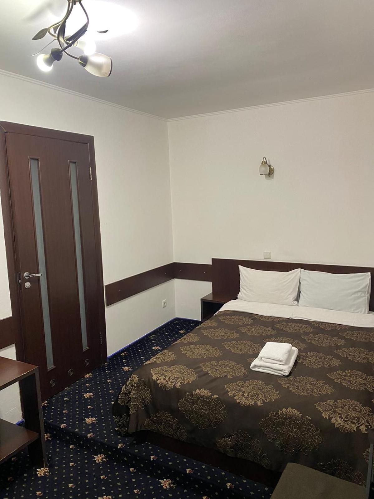 Faraon Hotel Ivano Frankivsk Bagian luar foto
